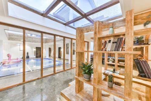 a living room with a pool and glass walls at Shang Shan ruo shui 大理上山若水客栈 in Dali