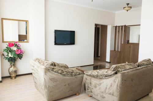 Телевизор и/или развлекательный центр в Vip House Hotel