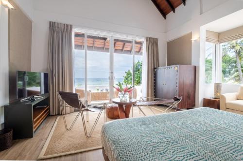 Televisyen dan/atau pusat hiburan di The Beach House by Reveal