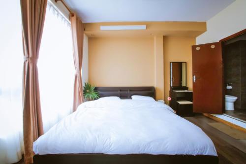 The Pines Serviced Residenceにあるベッド