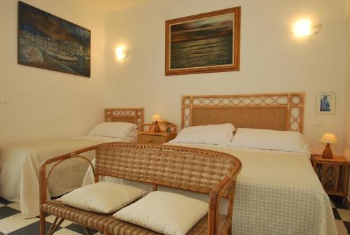 Un pat sau paturi într-o cameră la Vacanze Toscane In The Seaside
