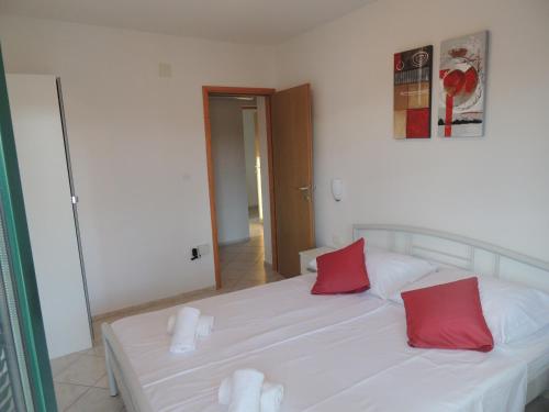 Ένα ή περισσότερα κρεβάτια σε δωμάτιο στο Apartments Suljic - Cash Only Property