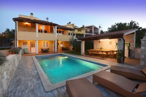 Villa Ulika - 3 apt for 4 persons