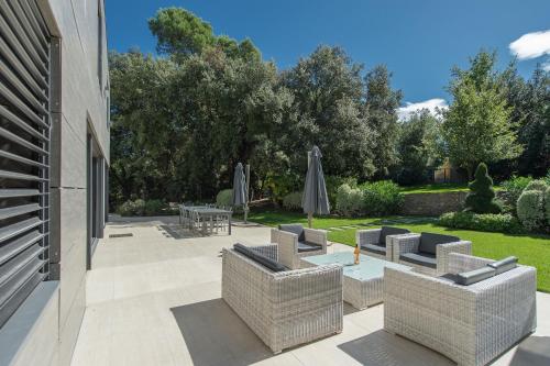 Κήπος έξω από το Domaine Rampale