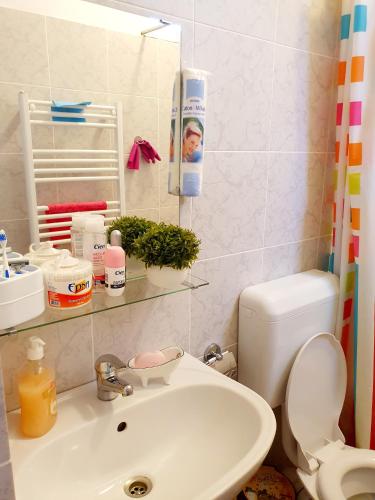 a bathroom with a sink and a toilet at Happy House in Năvodari