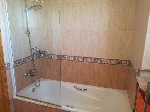 Koupelna v ubytování Apartamento con piscina y terraza con vista al mar