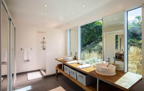 Kupatilo u objektu Dream Villa St-Jean 602