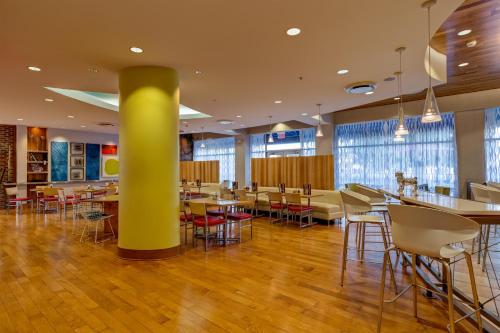Hotel Indigo Columbus Architectural Center by IHGにあるレストランまたは飲食店