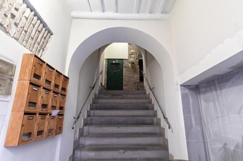 a staircase in a building with a green door at Rome as you feel - Grotta Pinta apartments in Rome