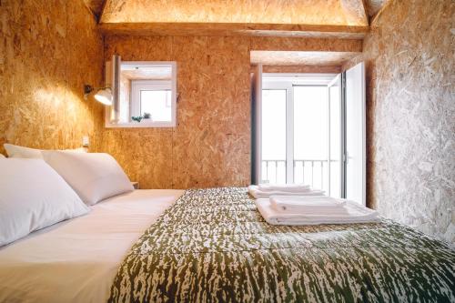 a bedroom with a bed and a window at Friendly Border City Design Apartments in Lisbon