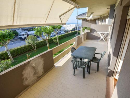 Balcone o terrazza di Apartment Green Marine- Palme- Ismare-2 by Interhome