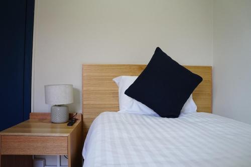 Katil atau katil-katil dalam bilik di Gunnedah Hotel