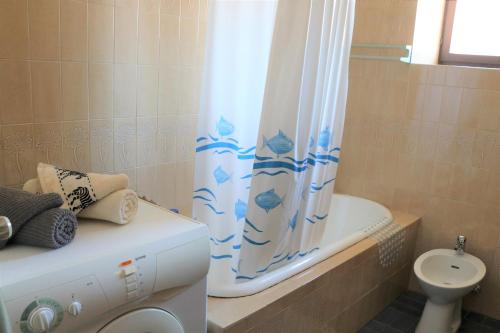 Vannas istaba naktsmītnē Apartment Mara