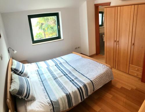 Ένα ή περισσότερα κρεβάτια σε δωμάτιο στο Todor Seaside Apartments
