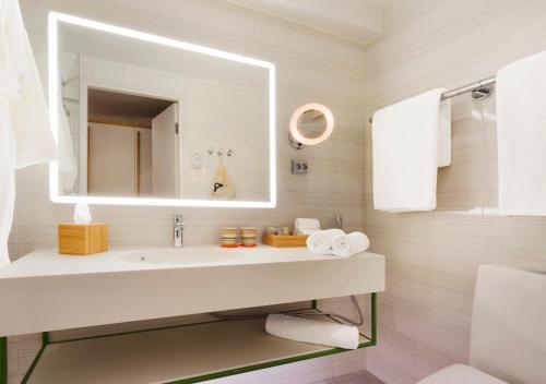 Ένα μπάνιο στο Hotel Indigo Helsinki-Boulevard by IHG