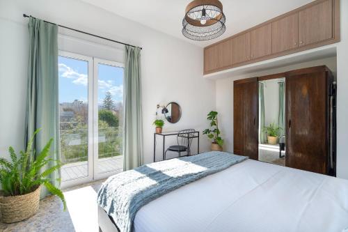 Легло или легла в стая в Sea,City & Mountain View Apartment