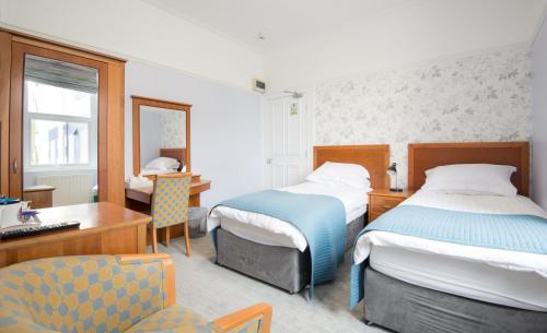 Voodi või voodid majutusasutuse Gwesty Gadlys Hotel toas