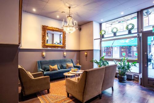 Queen's Hotel by First Hotels Image