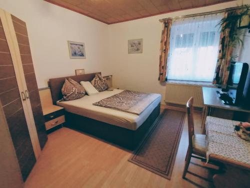 מיטה או מיטות בחדר ב-Ferienwohnung und Gästezimmer Gaspar