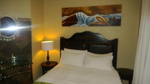 Ένα ή περισσότερα κρεβάτια σε δωμάτιο στο Loch Athlone Overnight Accommodation