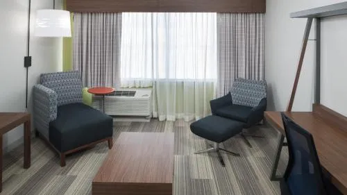 Holiday Inn Express & Suites Orlando At SeaWorld by IHG - With Free Shuttle Service to SeaWorld Parks photo 10