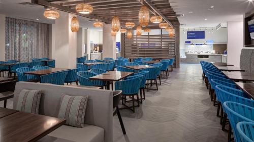 Holiday Inn Express & Suites Orlando At SeaWorld by IHG - With Free Shuttle Service to SeaWorld Parks photo 38