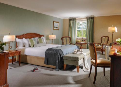 Postel nebo postele na pokoji v ubytování Killarney Plaza Hotel & Spa