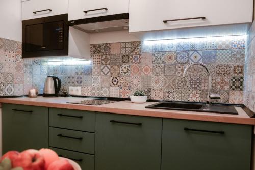 B&B Apartment-Lvivにあるキッチンまたは簡易キッチン