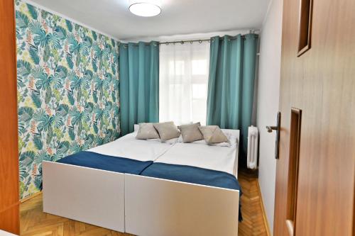 Apartament pod Krasnalem Wroclovkiemにあるベッド