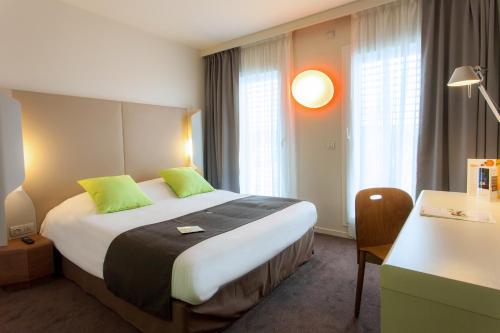 Säng eller sängar i ett rum på Campanile Rennes Sud - Saint Jacques