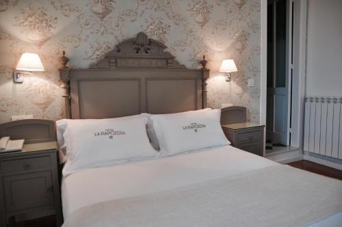 Postel nebo postele na pokoji v ubytování Hotel Rural La Raposera