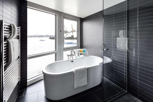 Radisson Blu Hotel, London Canary Wharf East Image
