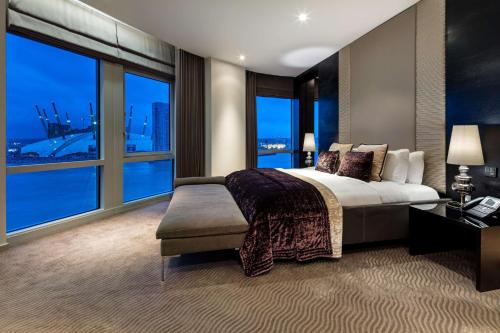 Radisson Blu Hotel, London Canary Wharf East Image