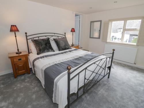 A bed or beds in a room at Bakehouse Farm