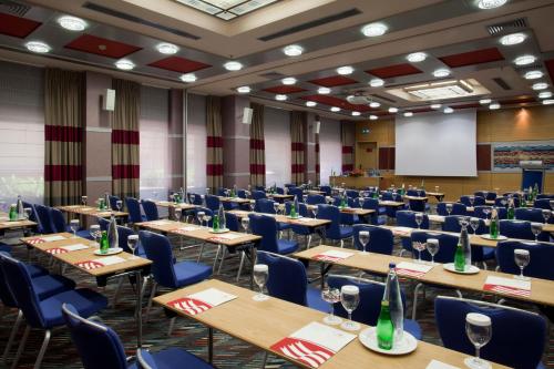 Zona business o sala conferenze di Crowne Plaza Athens City Centre by IHG
