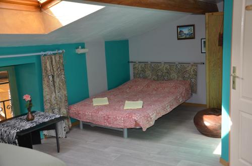 a bedroom with a bed and a fireplace at Studio et colocation - Gîte Les 7 fontaines in Chevinay