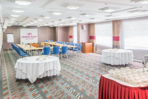 Zona business o sala conferenze di Crowne Plaza Athens City Centre by IHG