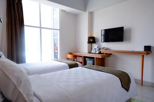 Ένα ή περισσότερα κρεβάτια σε δωμάτιο στο KHAS Tugu Hotel Yogyakarta