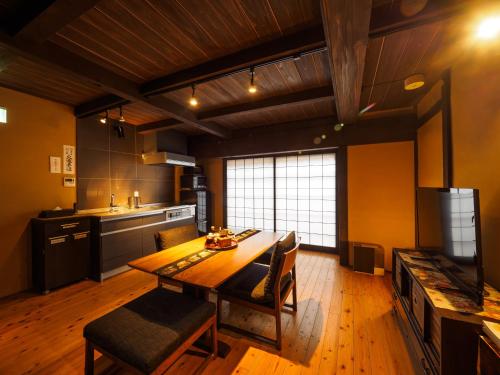100 years old traditional Kyoto Machiya townhouse - K's Villa