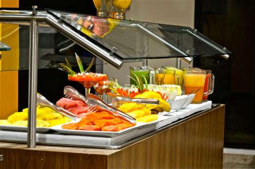 a buffet of fruit and vegetables on a platter at Holiday Inn Tampico-Altamira by IHG in Tampico