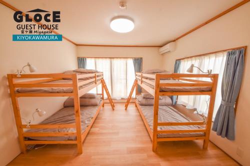 Postel nebo postele na pokoji v ubytování GLOCE 宮ヶ瀬 モビリティゲストハウス l Miyagase Mobility Guest House