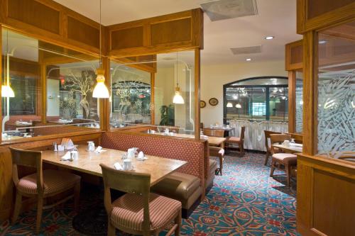a dining room with tables and chairs and a restaurant at Holiday Inn Port St. Lucie by IHG in Port Saint Lucie