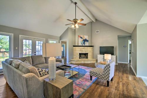 Gallery image of Downtown Boerne Home on Cibolo Creek with Fire Pit in Boerne