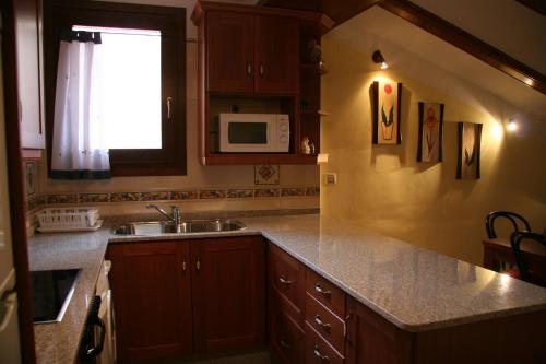 A kitchen or kitchenette at Apartamentos La Iglesia