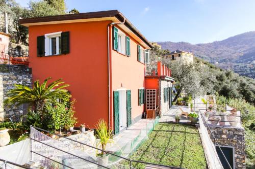 a house on the side of a mountain at Il Cuoco Pescatore, Ittiturismo Lecardònaie du Pescòu in Recco
