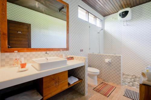 Koupelna v ubytování WIRA Homestay & Spa