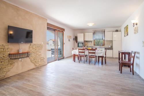 Kuchyň nebo kuchyňský kout v ubytování Villa Dijana West
