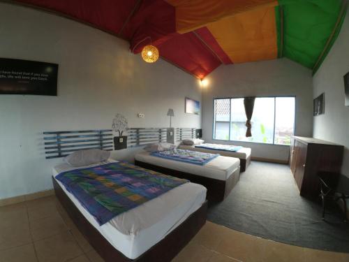 Llit o llits en una habitació de Local Hostel Amed