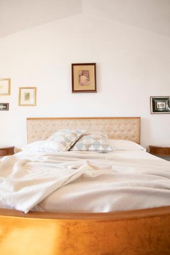 Postel nebo postele na pokoji v ubytování IseoLakeRental - Casa La Rondine