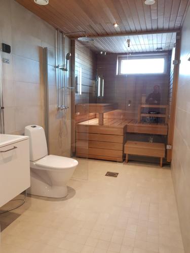A bathroom at Levin Kunkku C9